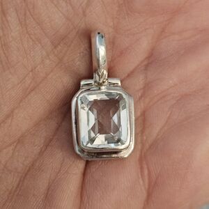 Elegant Silver Pendant with Clear Gemstone